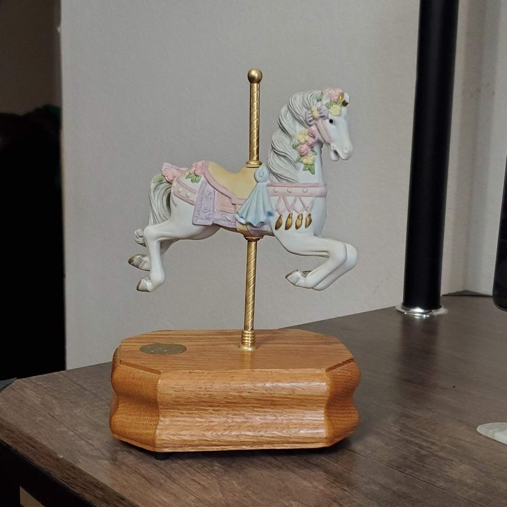 Westland Carousel Waltz Music box